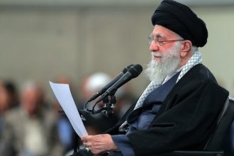 درخواست رهبر انقلاب: تاریخ پیامبر را میلی‌ متری مطالعه کنید!