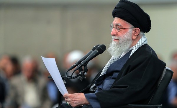 درخواست رهبر انقلاب: تاریخ پیامبر را میلی‌ متری مطالعه کنید!