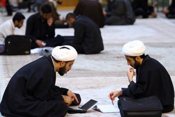حق انتخاب کتاب را به مدارس و طلاب بدهید