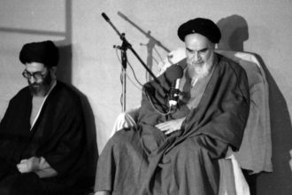 اهمیت مطالعه تاریخ مشروطه در بیانات امام خمینی و رهبر معظم انقلاب