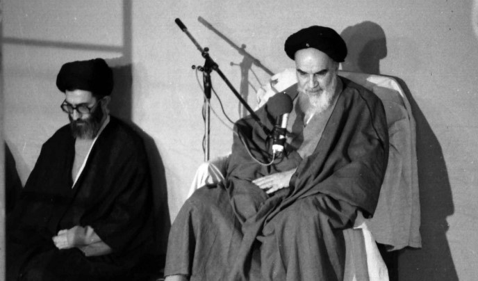 اهمیت مطالعه تاریخ مشروطه در بیانات امام خمینی و رهبر معظم انقلاب